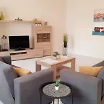 Appartement Nr41 - Village Centre - Steps From The Sea, Restaurants, Shops And Amenities