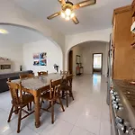 Nr41 - Village Centre - Steps From The Sea, Restaurants, Shops And Amenities Appartement