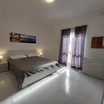 Nr41 - Village Centre - Steps From The Sea, Restaurants, Shops And Amenities *