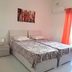 Nr41 - Village Centre - Steps From The Sea, Restaurants, Shops And Amenities * 마르사실로크
