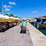 Nr41 - Village Centre - Steps From The Sea, Restaurants, Shops And Amenities 아파트