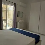 Nr41 - Village Centre - Steps From The Sea, Restaurants, Shops And Amenities