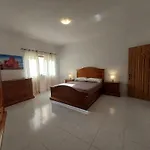 Nr41 - Village Centre - Steps From The Sea, Restaurants, Shops And Amenities * 마르사실로크