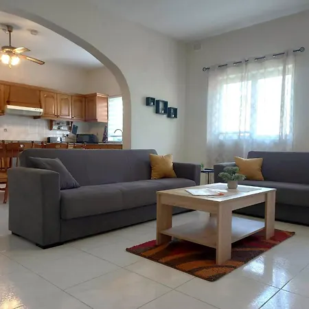 Apartment Nr41 - Close To Village Centre, Promenade, Shops & Restaurants