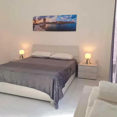 Apartment Nr41 - Close To Village Centre, Promenade, Shops & Restaurants