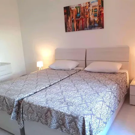 Nr41 - Close To Village Centre, Promenade, Shops & Restaurants *