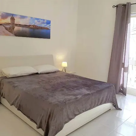 Apartment Nr41 - Close To Village Centre, Promenade, Shops & Restaurants *