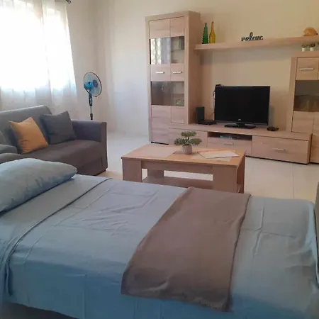 Apartment Nr41 - Close To Village Centre, Promenade, Shops & Restaurants *