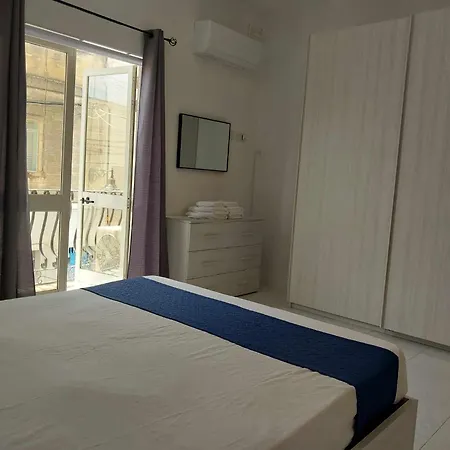 Nr41 - Close To Village Centre, Promenade, Shops & Restaurants