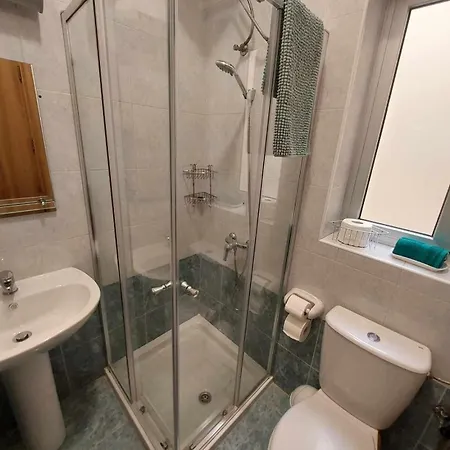 Nr41 - Close To Village Centre, Promenade, Shops & Restaurants *