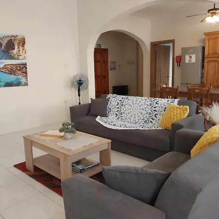 Apartment Nr41 - Close To Village Centre, Promenade, Shops & Restaurants *