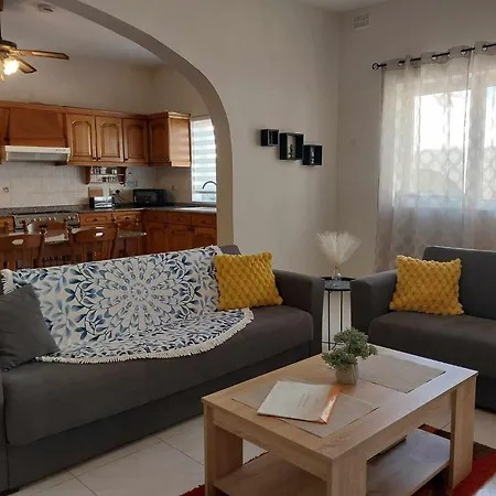 Nr41 - Close To Village Centre, Promenade, Shops & Restaurants Apartment