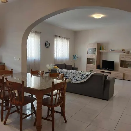 Apartment Nr41 - Close To Village Centre, Promenade, Shops & Restaurants