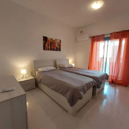 Apartment Nr41 - Close To Village Centre, Promenade, Shops & Restaurants