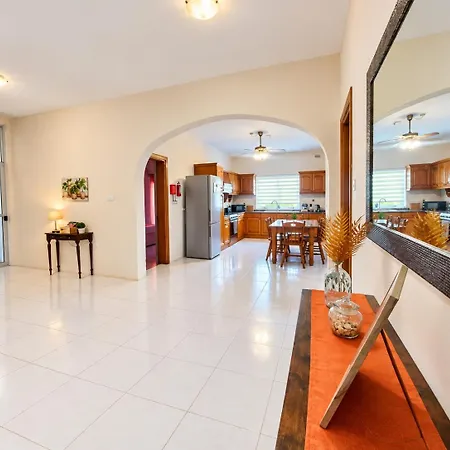 Nr41 - Village Centre - Steps From The Sea, Restaurants, Shops And Amenities
