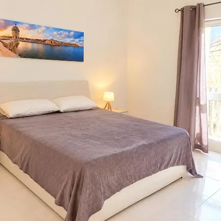 Nr41 - Village Centre - Steps From The Sea, Restaurants, Shops And Amenities * Marsaxlokk