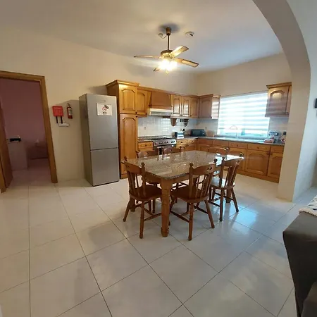 Nr41 - Village Centre - Steps From The Sea, Restaurants, Shops And Amenities *