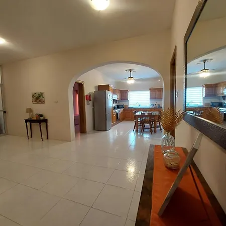 Nr41 - Village Centre - Steps From The Sea, Restaurants, Shops And Amenities