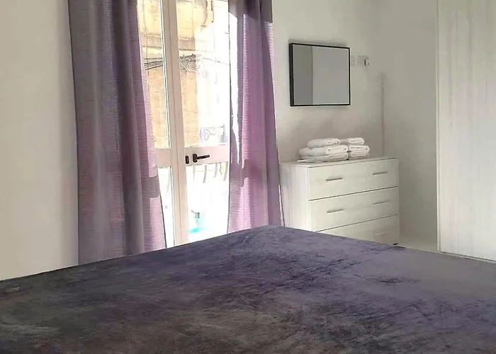 Nr41 - Close To Village Centre, Promenade, Shops & Restaurants