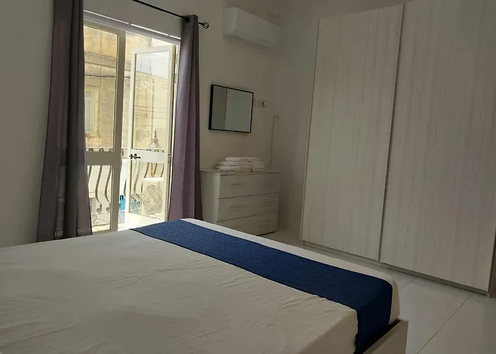 Nr41 - Close To Village Centre, Promenade, Shops & Restaurants