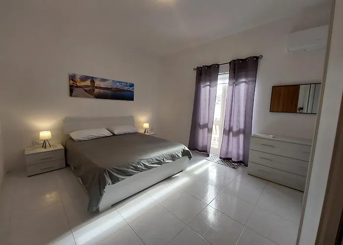 Nr41 - Close To Village Centre, Promenade, Shops & Restaurants *