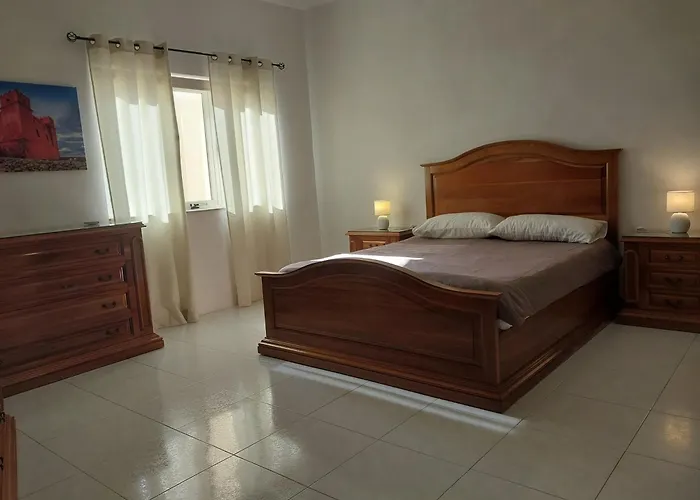 Nr41 - Close To Village Centre, Promenade, Shops & Restaurants